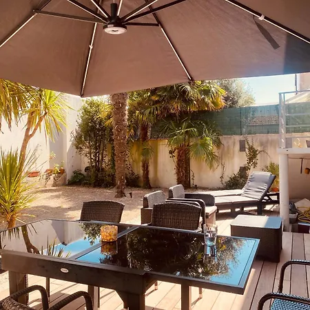 בית נופש Maison Typique Rochelaise *