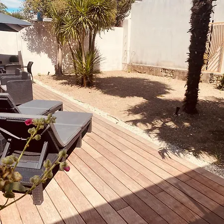 בית נופש Maison Typique Rochelaise *