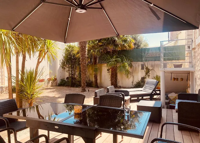בית נופש Maison Typique Rochelaise *