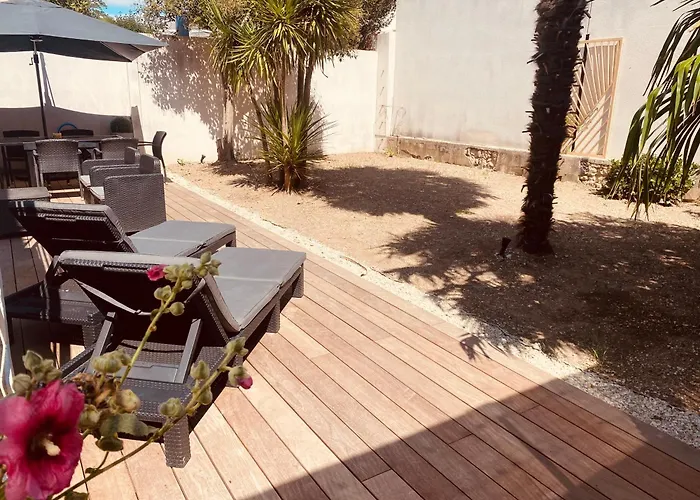 בית נופש Maison Typique Rochelaise *
